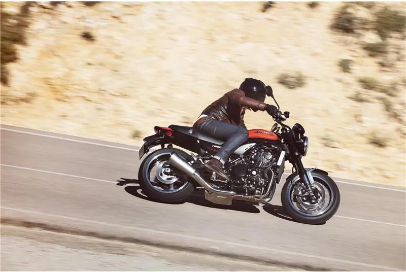 Titanový výfuk Akrapovič pro Kawasaki Z900RS 18-