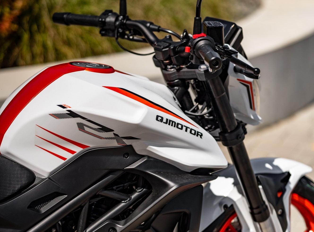 QJMOTOR TRX 125 bílá