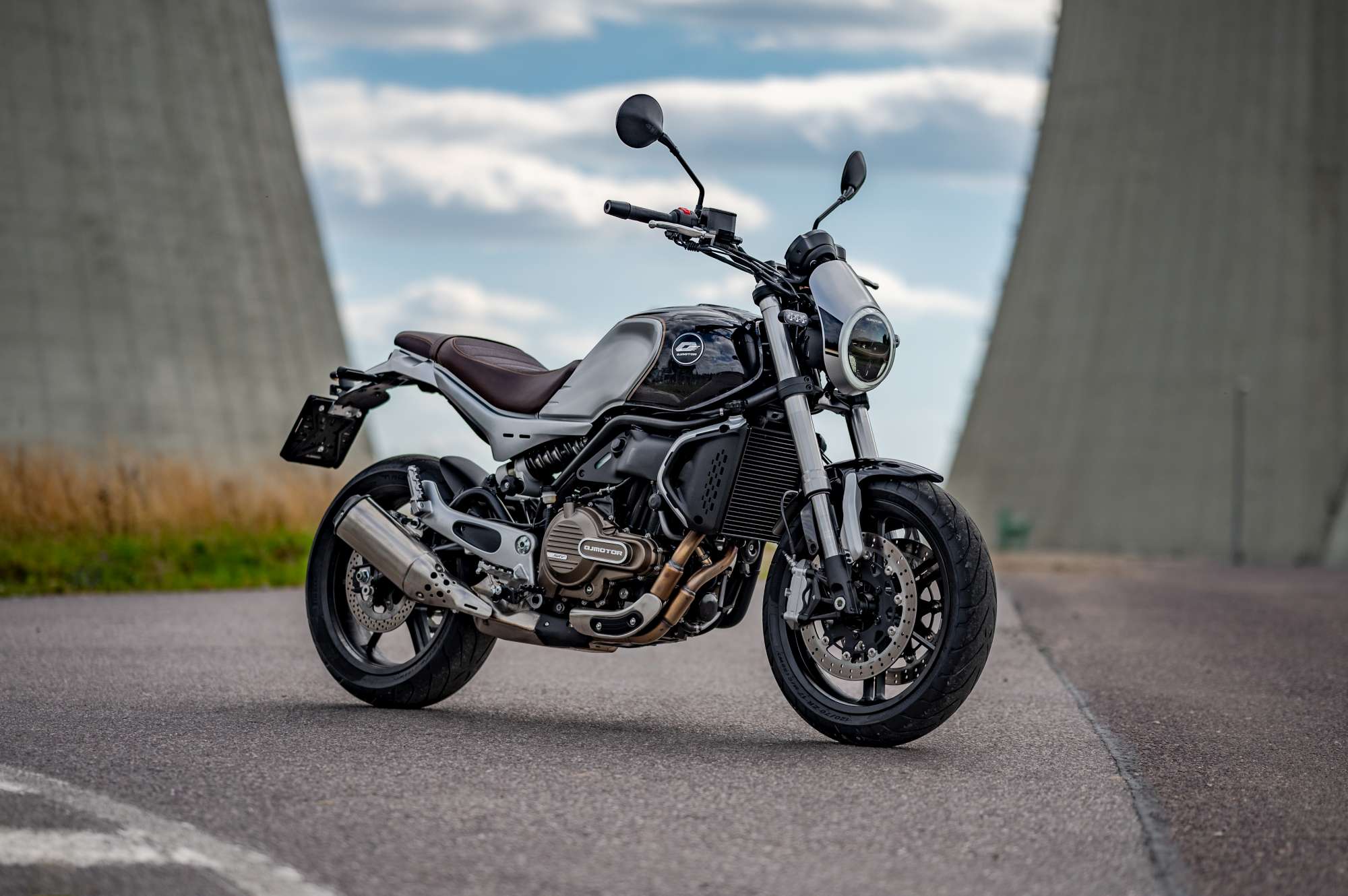 QJMOTOR SRV 550 černá