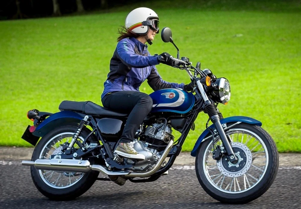 KAWASAKI W230 MY2025 Metallic Ocean Blue / Ebony