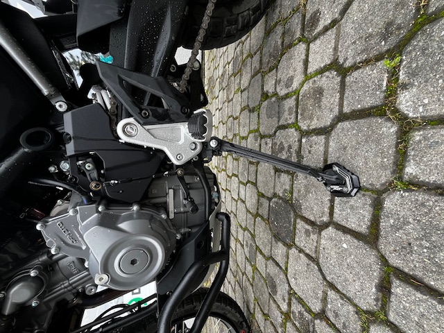 Plotna postranního stojanu pro CFMOTO 450 MT (šedá)