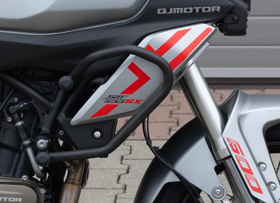 QJMOTOR SRT 600 SX písková- kufry zdarma