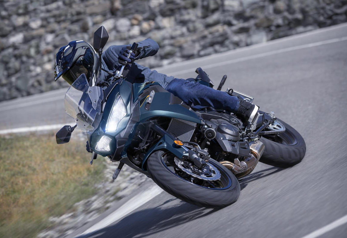 KAWASAKI Versys 650 MY26 Metallic Deep Blue / Metallic Spark Black