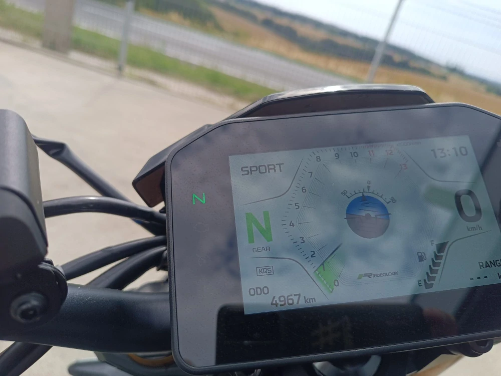KAWASAKI Z1100 - PŘEDVÁDĚCÍ MOTORKA