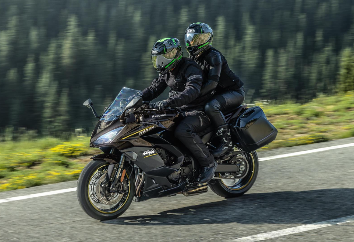 KAWASAKI NINJA 1100SX MY26 Metallic Brilliant Golden Black / Metallic Carbon Gray