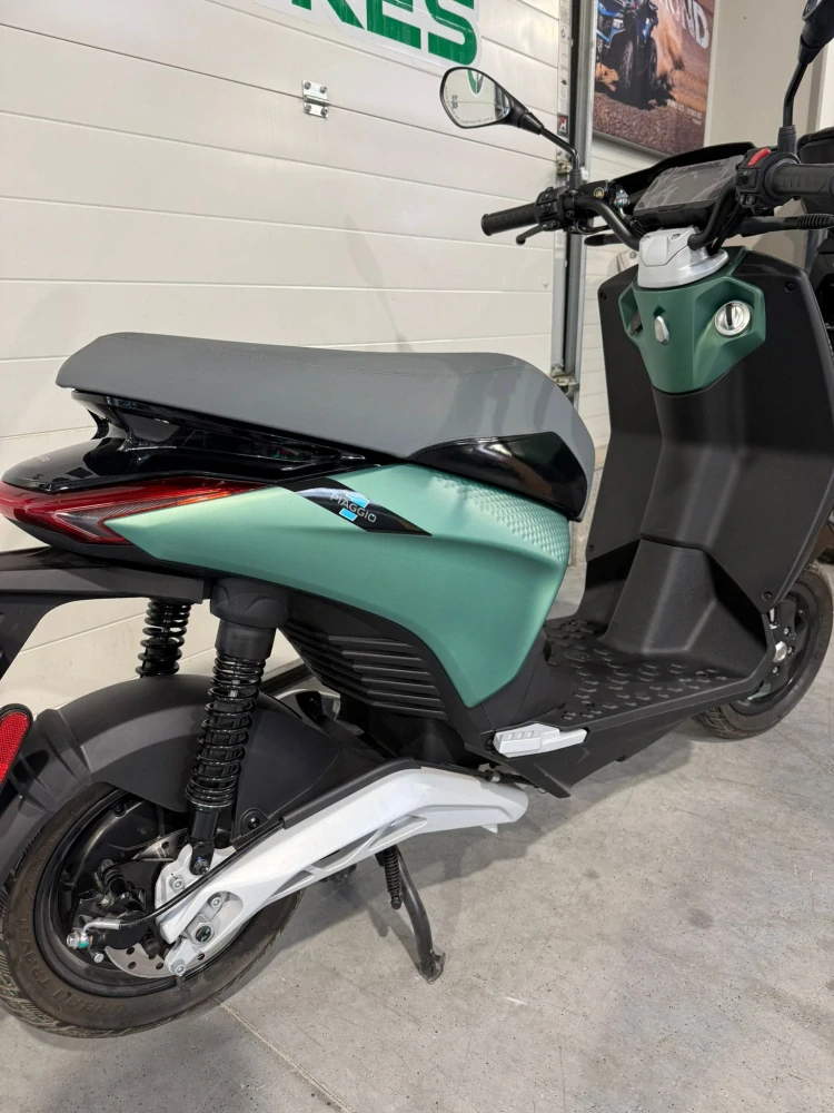 PIAGGIO 1 ACTIVE - PŘEDVÁDĚCÍ SKÚTR