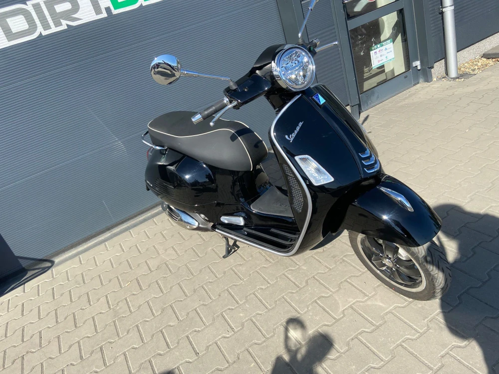 VESPA GTS 300 - BAZAR 