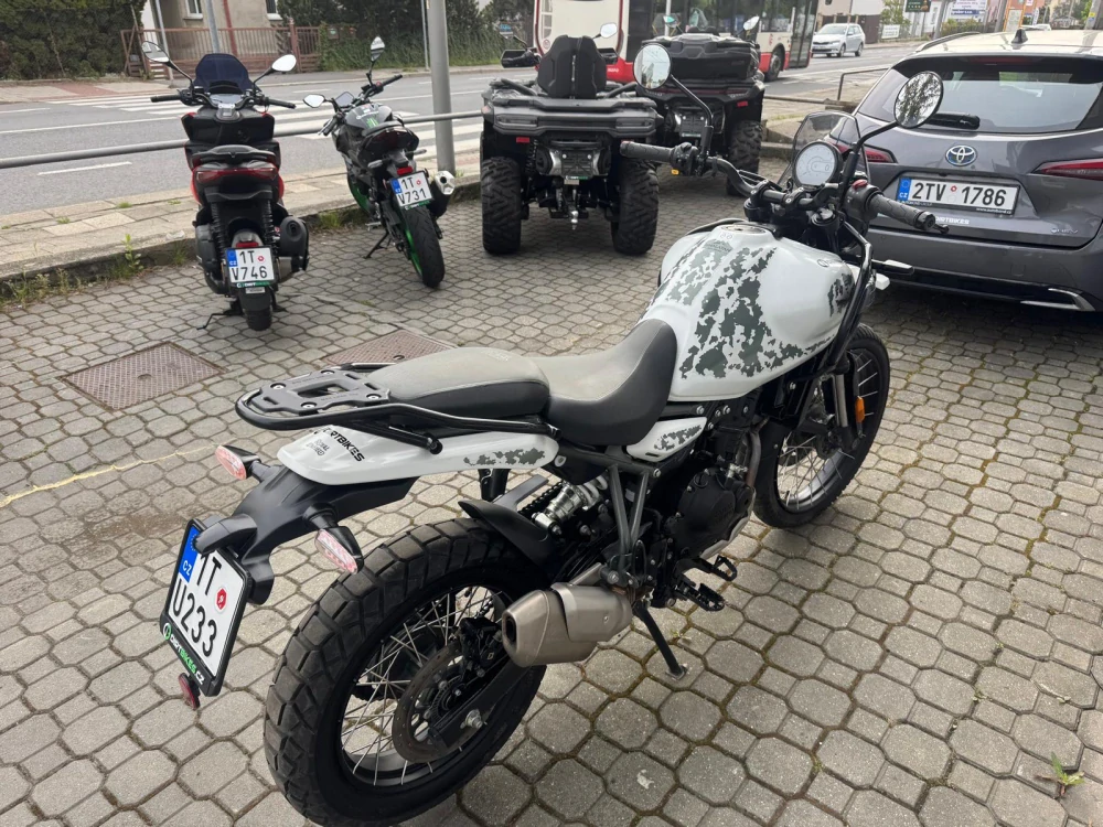 Royal Enfield Himalayan 450 Kamet White DEMO