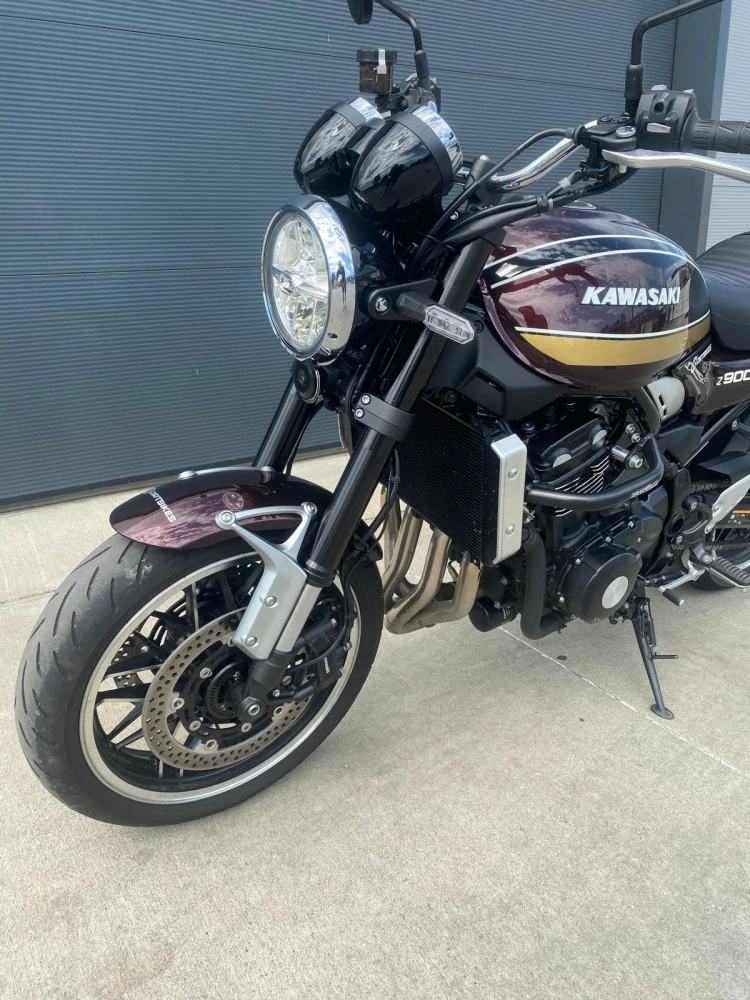 KAWASAKI Z900RS - PŘEDVÁDĚCÍ MOTOCYKL 
