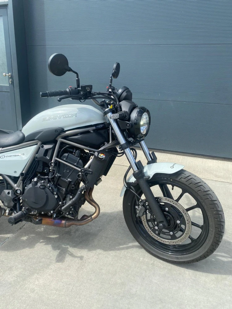 KAWASAKI ELIMINATOR 500 - PŘEDVÁDĚCÍ MOTORKA - REZERVACE