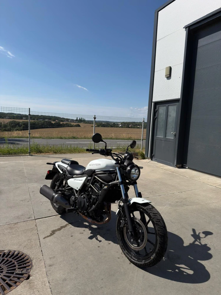 KAWASAKI ELIMINATOR 500 - PŘEDVÁDĚCÍ MOTORKA - REZERVACE