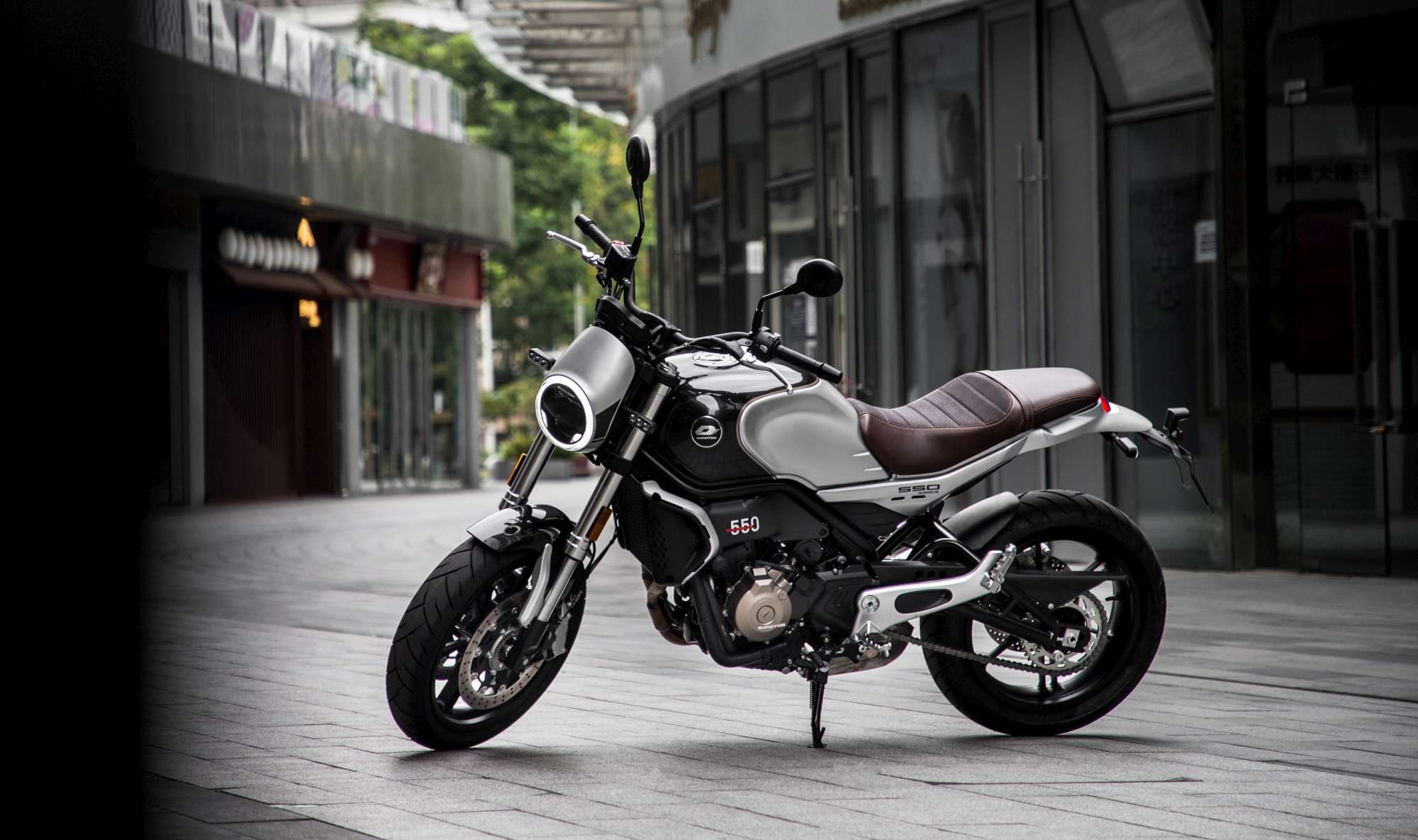 QJMOTOR SRV 550 černá