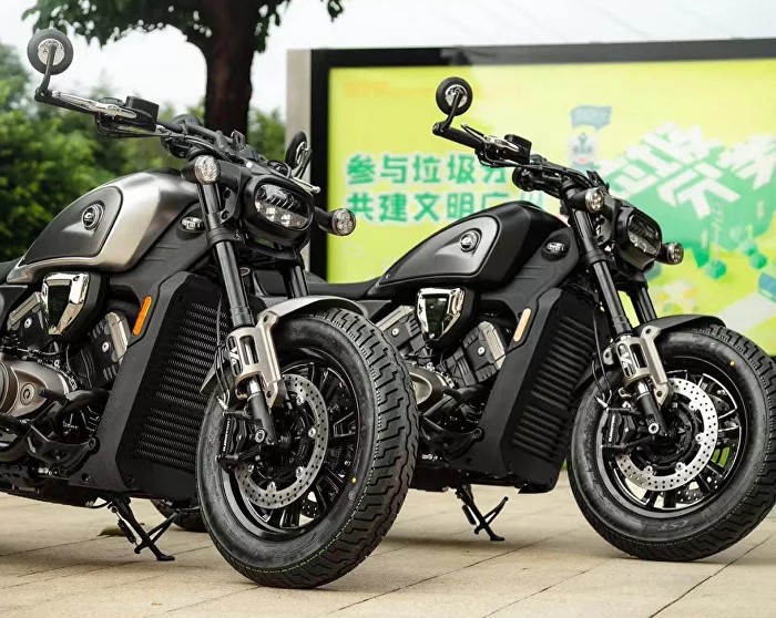 QJMOTOR SRV 600 černá