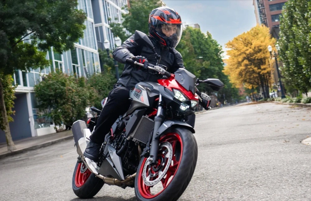 KAWASAKI Z500 SE MY26 půjčovna - Opava