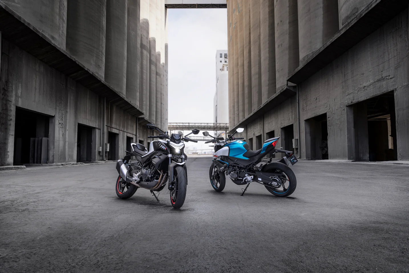 CFMOTO 450NK 2025 Nebula Black E5+