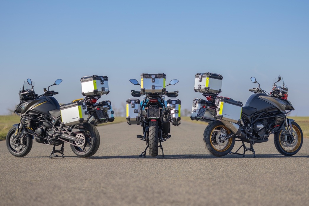 QJMOTOR SRT 900 SX černá - kufry zdarma