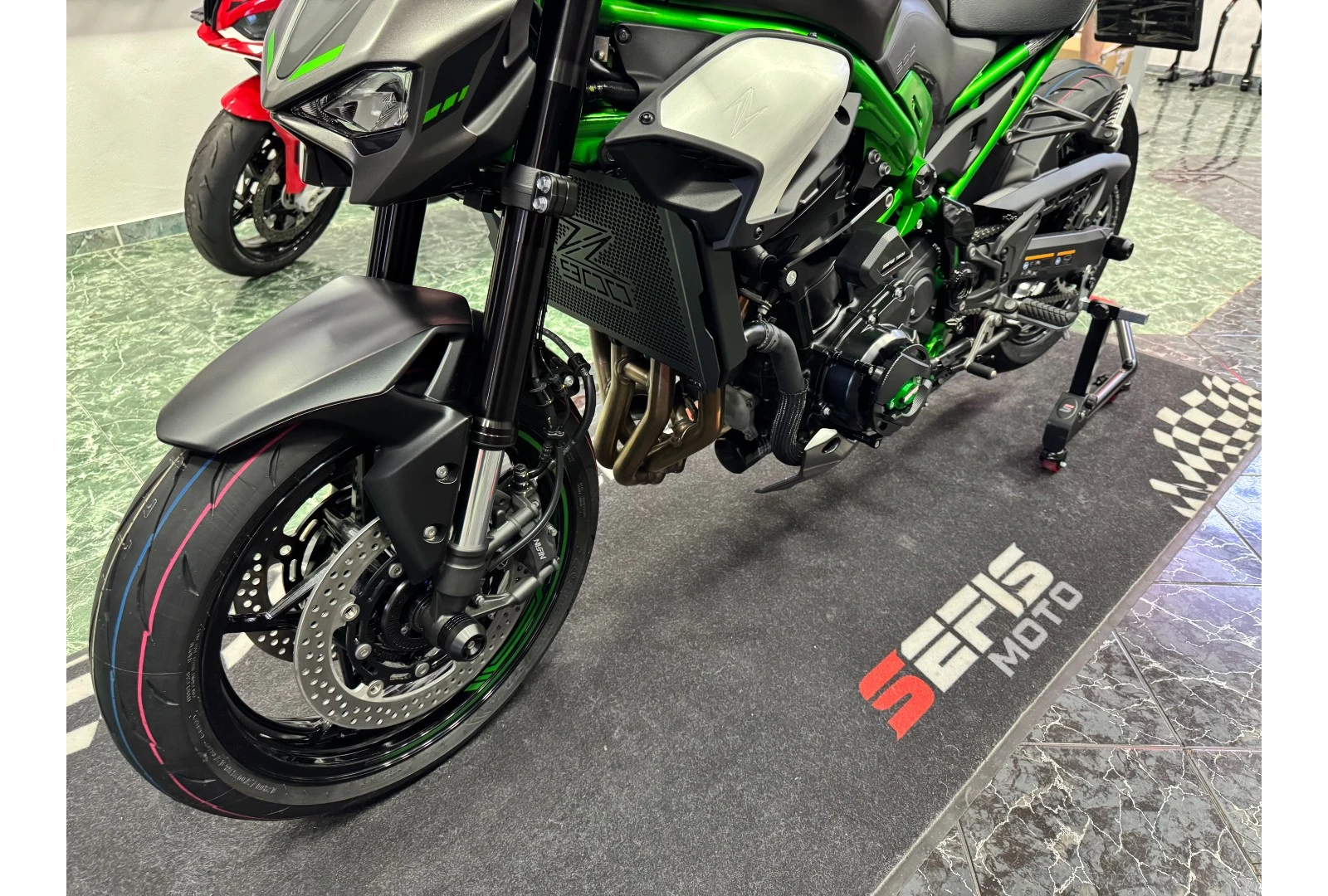 SEFIS TECH padací protektory Kawasaki Z900 2019-2025 červená