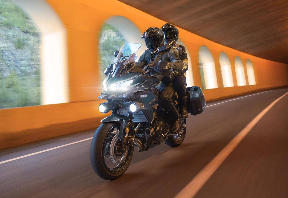 KAWASAKI Versys 650 MY26 Metallic Deep Blue / Metallic Spark Black