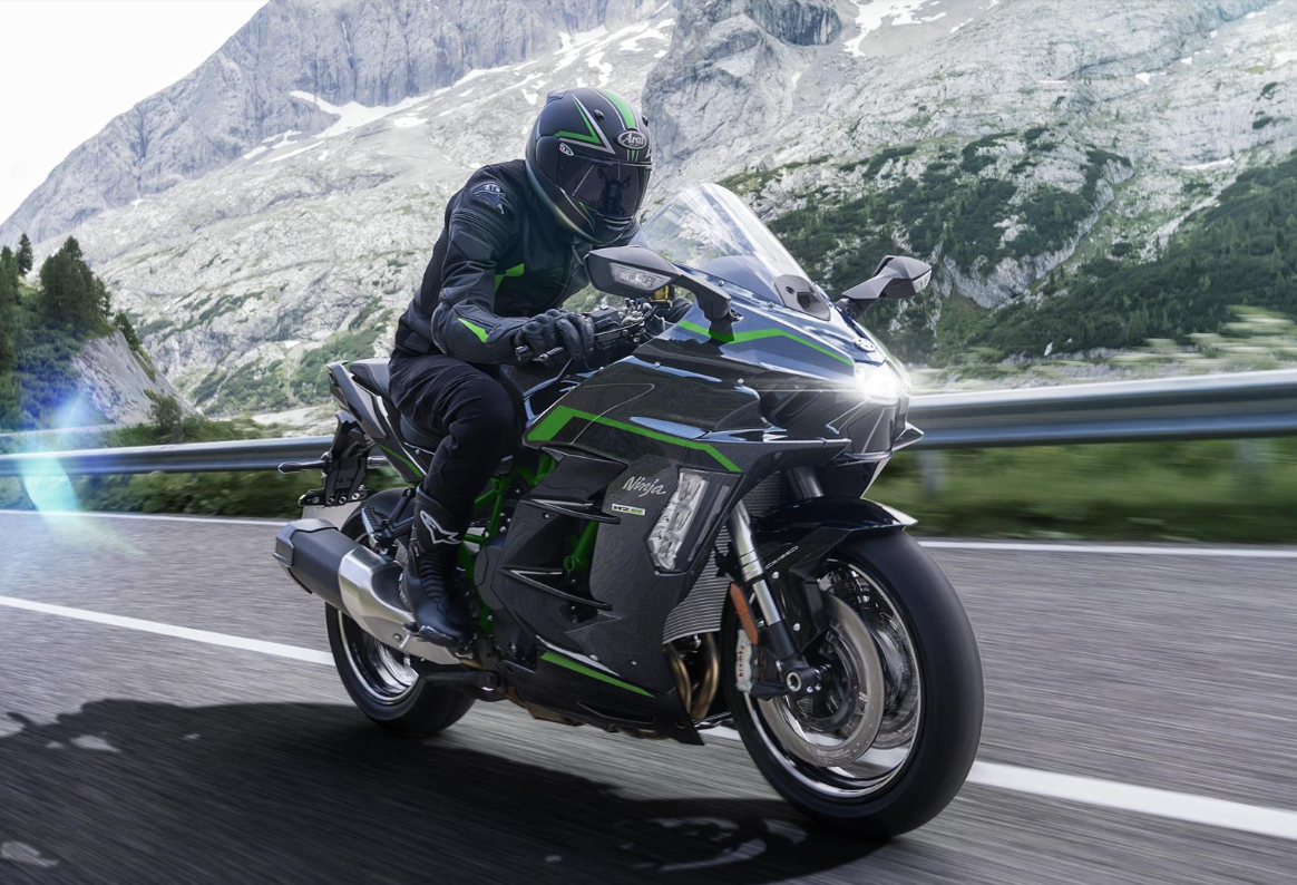 KAWASAKI NINJA H2 SX SE MY26 Metallic Brilliant Golden Black / Metallic Diablo Black