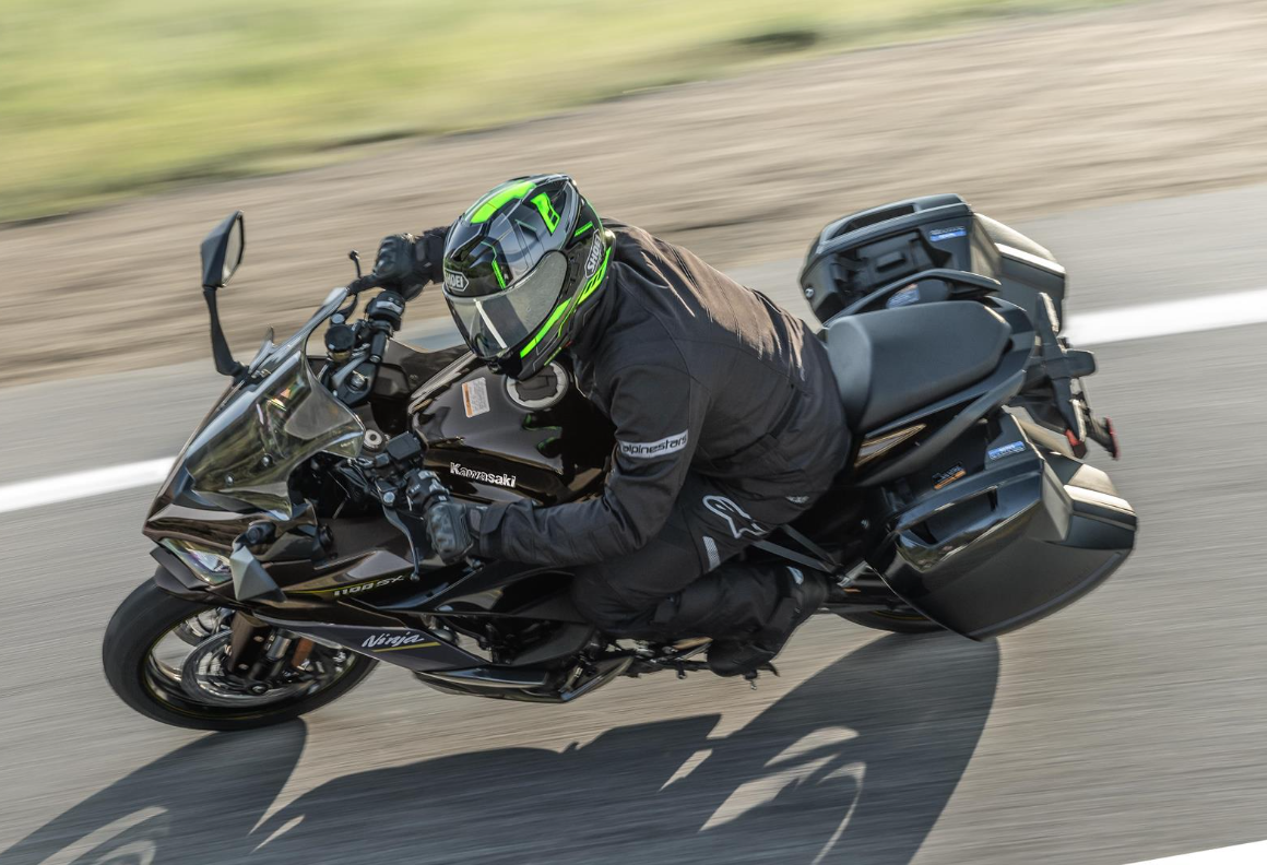 KAWASAKI NINJA 1100SX MY26 Metallic Brilliant Golden Black / Metallic Carbon Gray