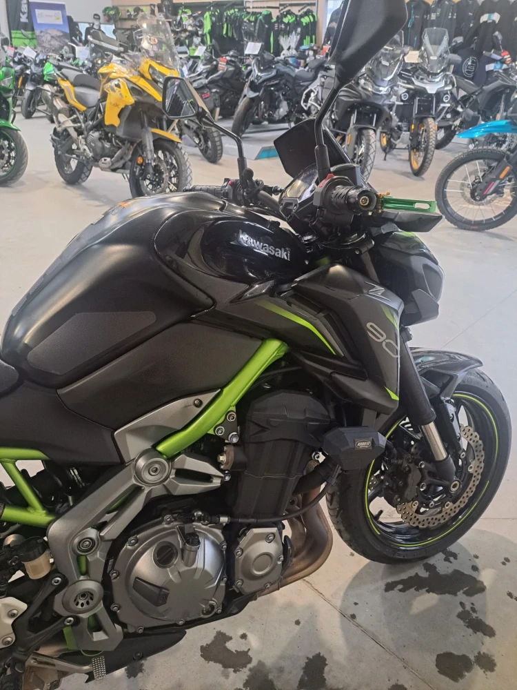 KAWASAKI Z900 - BAZAR 