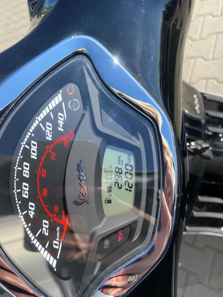 VESPA GTS 300 - BAZAR 