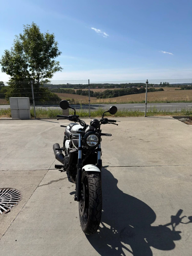 KAWASAKI ELIMINATOR 500 - PŘEDVÁDĚCÍ MOTORKA - REZERVACE