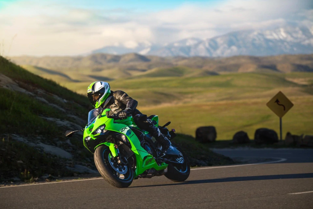Kawasaki Ninja ZX-6R MY27 Lime Green / Blue