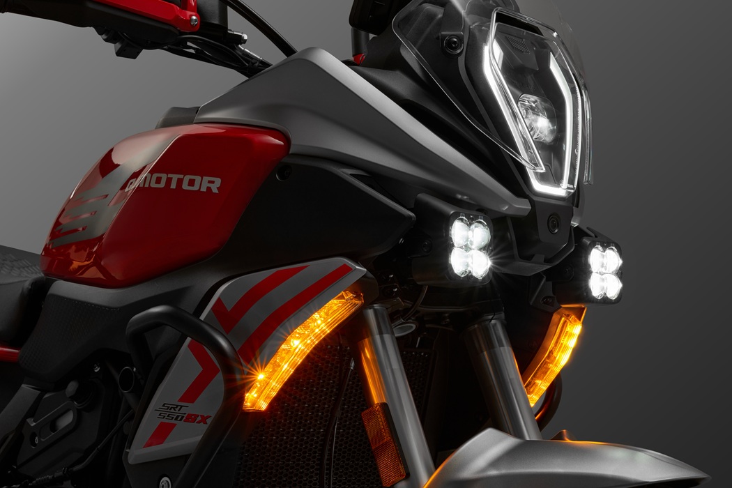 QJMOTOR SRT 600 SX písková- kufry zdarma