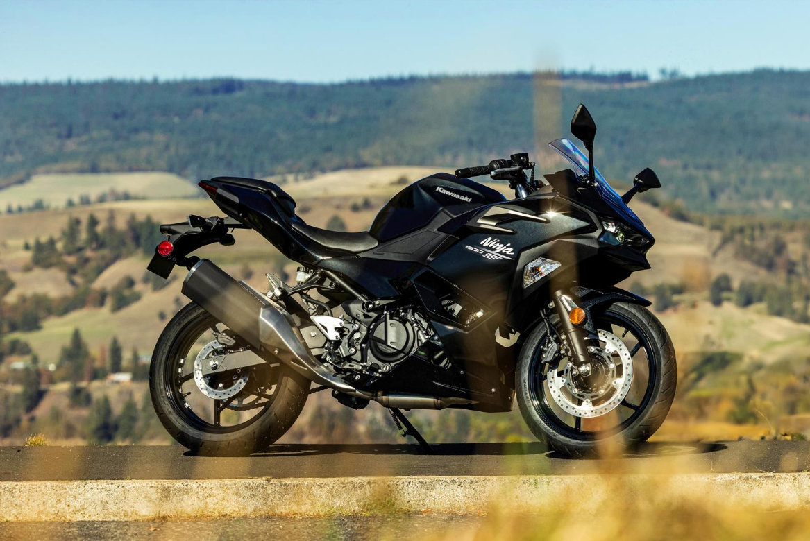 KAWASAKI Ninja 500 MY26 Metallic Flat Spark Black / Metallic Spark Black