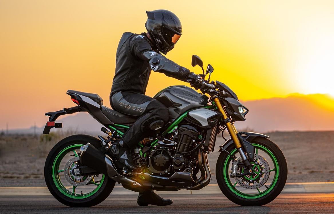 KAWASAKI Z900 SE MY26 Metallic Matte Graphite Gray / Metallic Matte Carbon Gray +výfuk SC PROJECT za polovinu