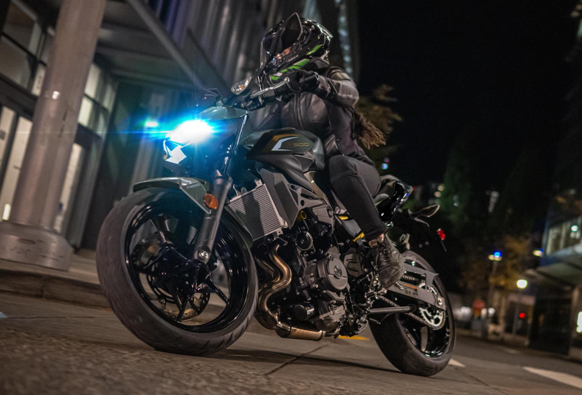 KAWASAKI Z500 MY26 Candy Lime Green / Metallic Carbon Gray (GN1)