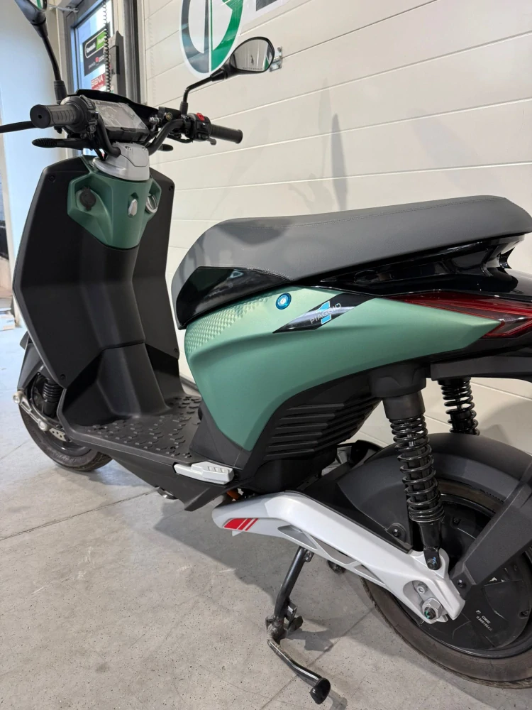 PIAGGIO 1 ACTIVE - PŘEDVÁDĚCÍ SKÚTR