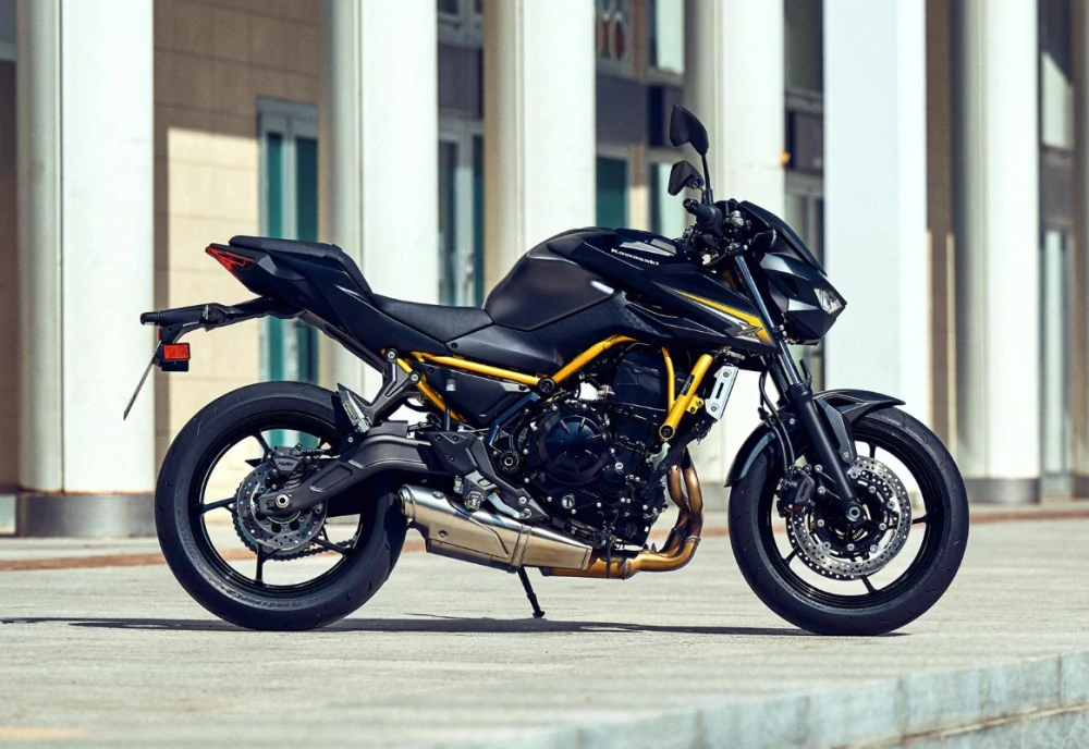 KAWASAKI Z650 S MY26 Candy Lime Green / Metallic Carbon Gray 