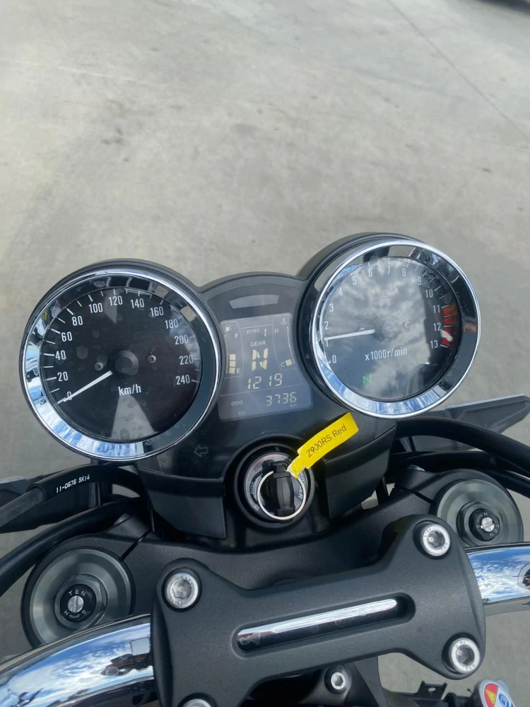 KAWASAKI Z900RS - PŘEDVÁDĚCÍ MOTOCYKL 