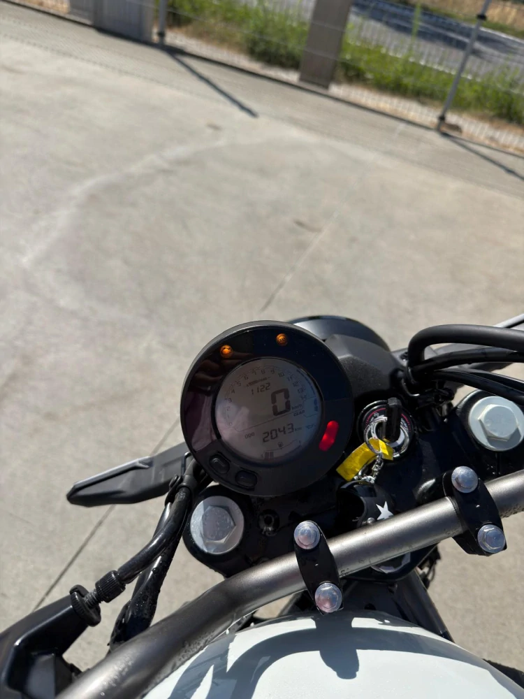 KAWASAKI ELIMINATOR 500 - PŘEDVÁDĚCÍ MOTORKA - REZERVACE