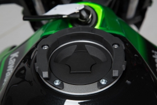 Podkova na tankvak SW-Motech kroužek na nádrž EVO Kawasaki Versys 650