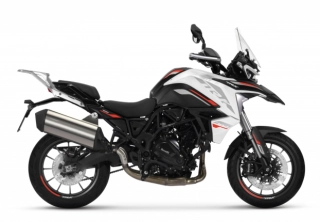Benelli TRK 702 Pearl White + PŘÍSLUŠENSTVÍ ZDARMA