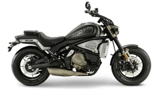 QJMOTOR SRV 700 černá + VOUCHER NA 10.000 KČ