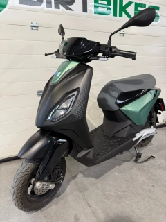 PIAGGIO 1 ACTIVE - PŘEDVÁDĚCÍ SKÚTR