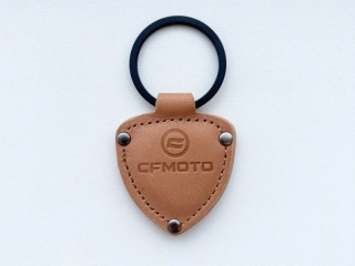 Kožená trojúhelníková klíčenka CFMOTO