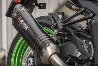 Karbonový výfuk Akrapovič pro KAWASAKI Z1100
