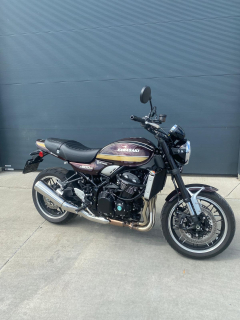 KAWASAKI Z900RS - PŘEDVÁDĚCÍ MOTOCYKL 