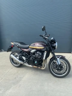 KAWASAKI Z900RS - PŘEDVÁDĚCÍ MOTOCYKL 