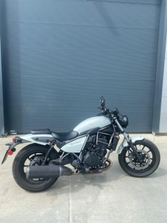KAWASAKI ELIMINATOR 500 - PŘEDVÁDĚCÍ MOTORKA - REZERVACE